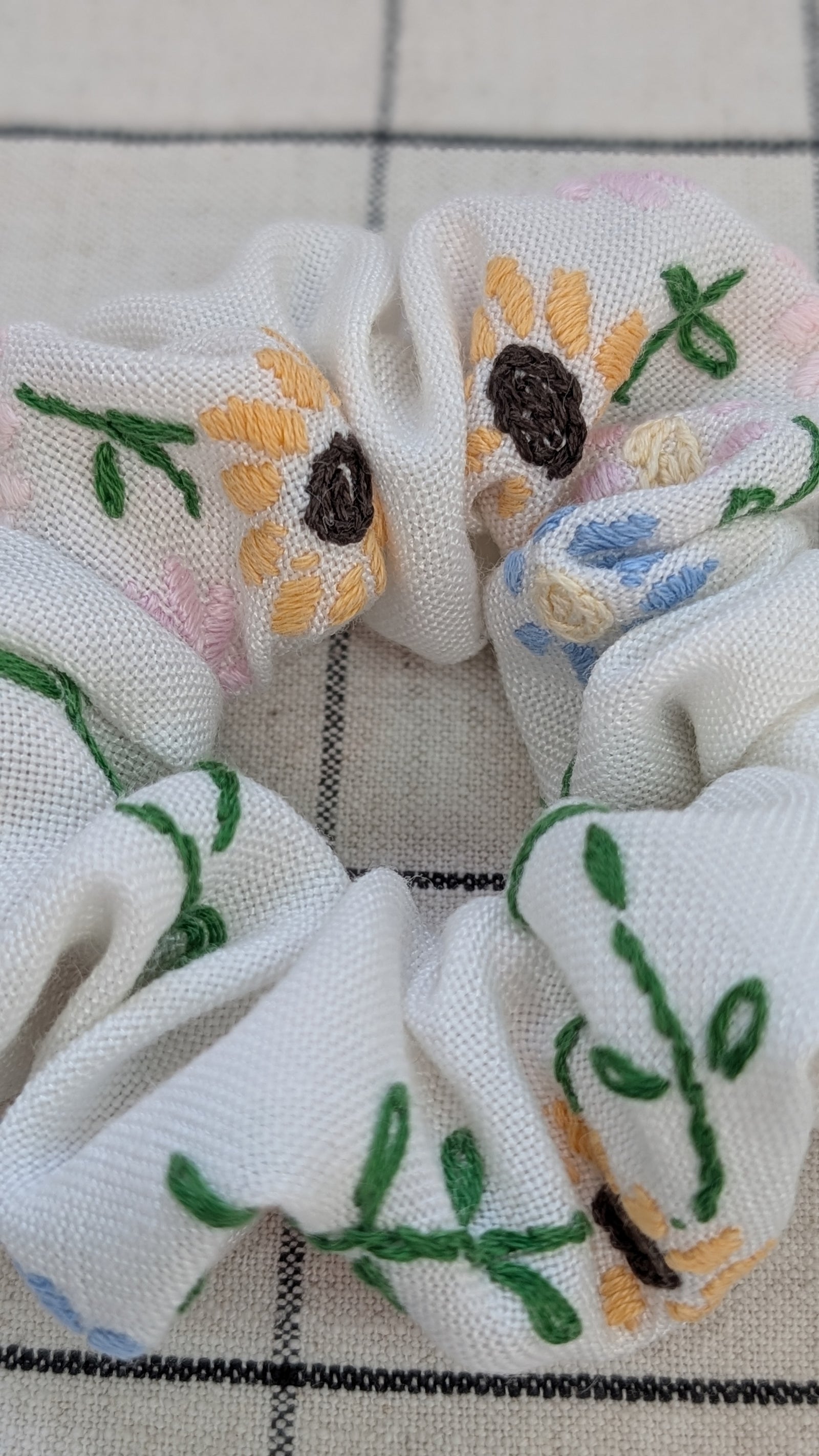 Vintage Embroidered Scrunchie - Daphne