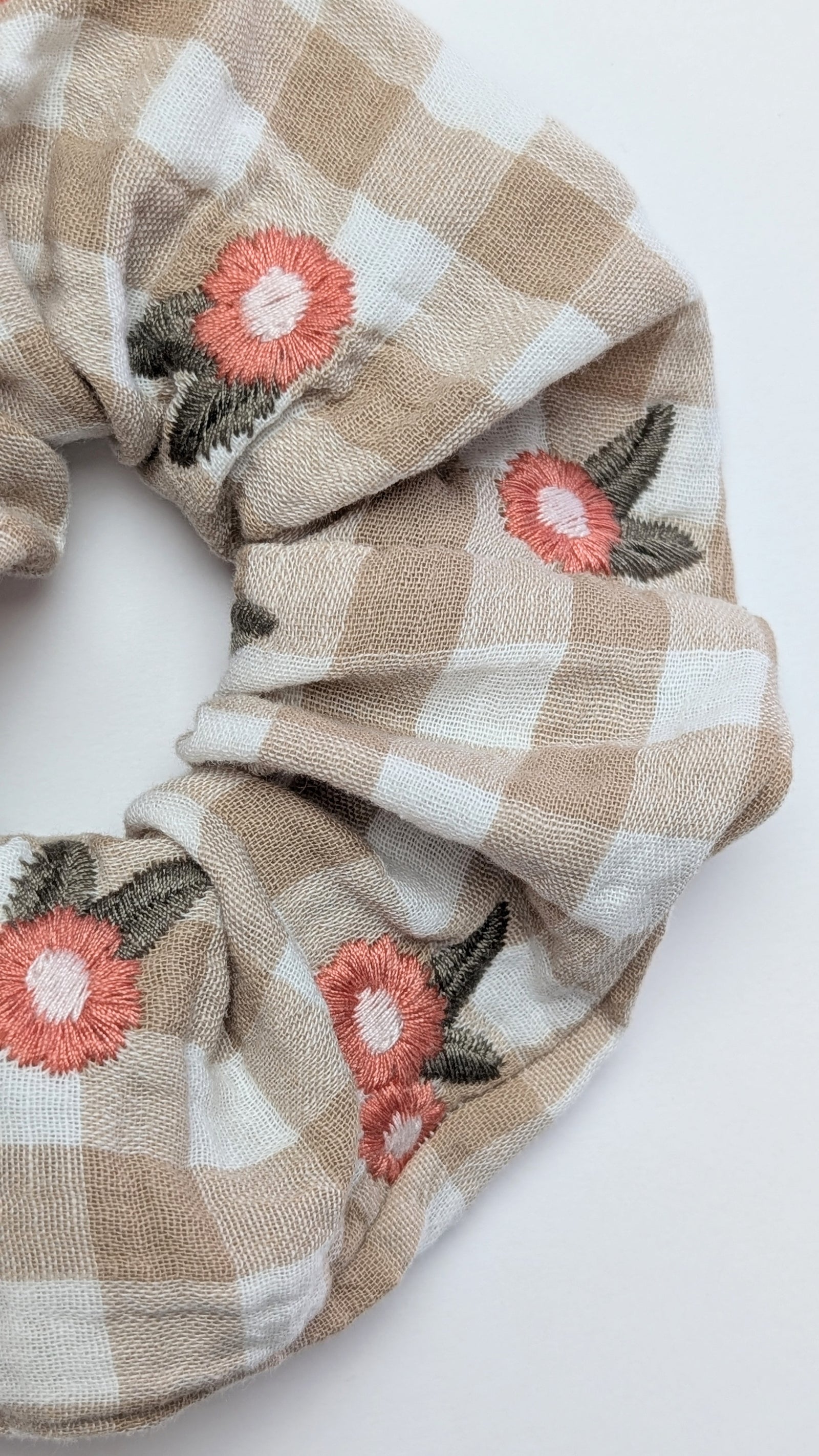 Sandy Gingham Embroidered Floral Scrunchies